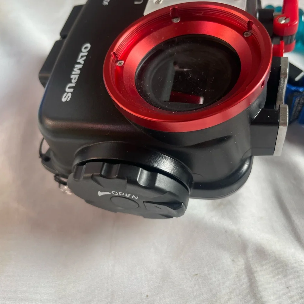 Olympus PT-048 Underwater Housing for Tough 8010/6020‎ Camera